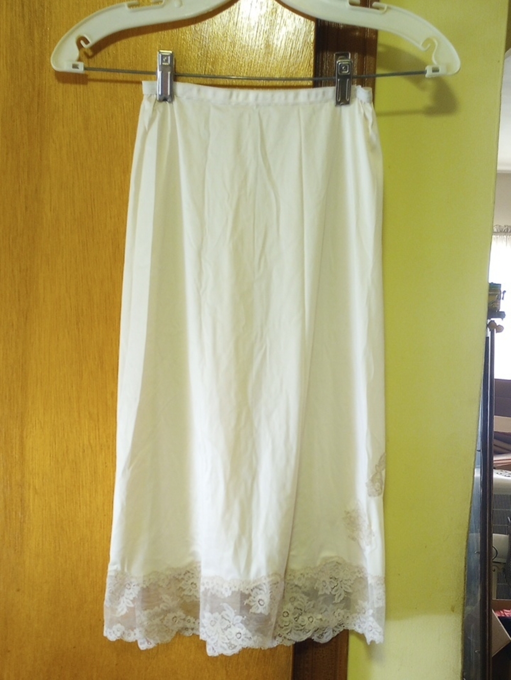 Artemis Ivory Cream Nylon & Lace Vintage Half Slip w/ Flowers, Small to Medium
